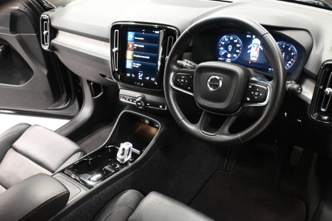 Volvo XC40 2.0 XC40 Inscription Pro B4 MHEV Auto 5dr 9