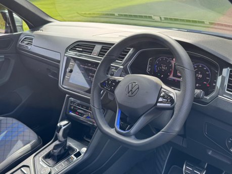 Volkswagen Tiguan R TSI 4MOTION DSG 18