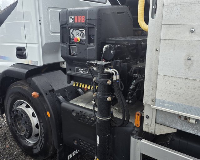 Iveco Eurocargo Eurocargo 180-280 Automatic Dropside fitted with Hiab crane