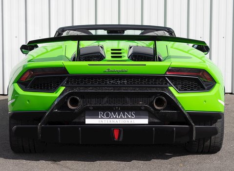 Lamborghini Huracan Spyder LP640-4 Performante 5