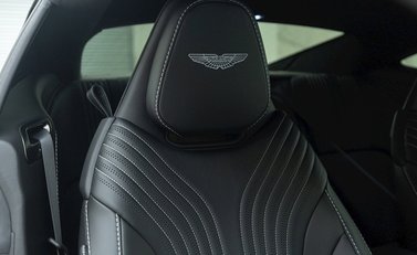 Aston Martin DB11 V8 Shadow Edition 11