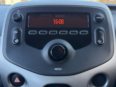 Toyota Aygo 1.0 VVT-i X-Play 5dr x-shift 22