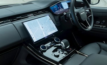 Land Rover Range Rover Sport P440e Dynamic SE 15