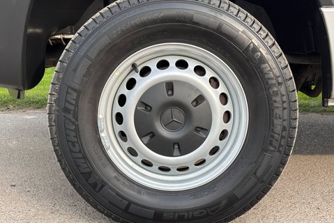 Mercedes-Benz Sprinter 319 V6 Cdi 4x4 5g-Tronic Mwb Hr Panel Van - Air Con - Direct from MOD 35