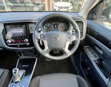 Mitsubishi Outlander 2.4 Outlander Design PHEV CVT 4WD 5dr 19
