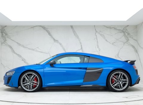 Audi R8 V10 Performance Carbon Black 2