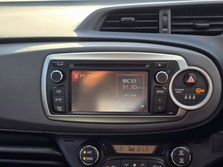 Toyota Yaris 1.33 Dual VVT-i Icon Plus Hatchback 5dr Petrol Multidrive S Euro 5 (99 ps) 29