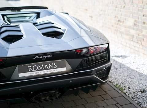 Lamborghini Aventador S LP740-4 Roadster 24