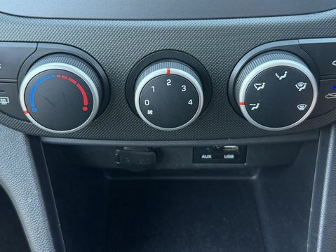 Hyundai i10 1.0 Play 5dr 25