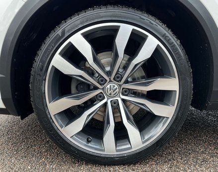 Volkswagen T-Roc 1.5 T-Roc R-Line TSi Evo Semi-Auto 5dr 12