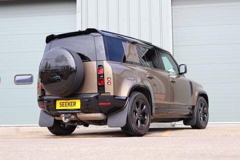 Land Rover Defender 110 D300 X-DYNAMIC HSE 7 SEATER  PRICE MATCH OFFER PREMIUM COLOUR  6
