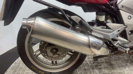 Honda CB 2010 GOOD RUNNING PROJECT BIKE SPARES OR REPAIR 1000CC 24