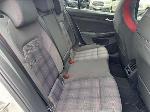 Volkswagen Golf GTI TSI DSG 41