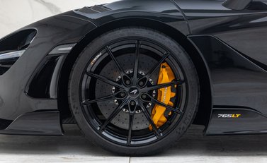 McLaren 765LT 32