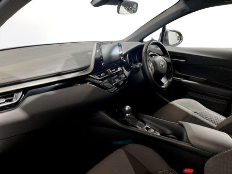 Toyota C-HR 1.8 VVT-h GPF Icon SUV 5dr Petrol Hybrid CVT Euro 6 (s/s) (122 ps) 15