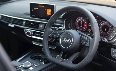 Audi RS4 Avant Sport Edition 11