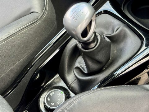 Peugeot 2008 1.6 2008 Allure Blue HDi S/S 5dr 47