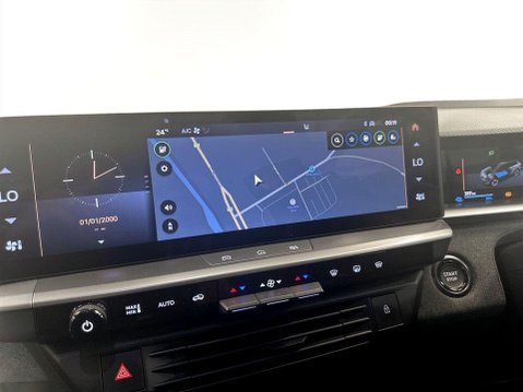 Vauxhall Grandland 73kWh Ultimate SUV 5dr Electric Auto (213 ps) Full Leather Trim - Heated Se 16