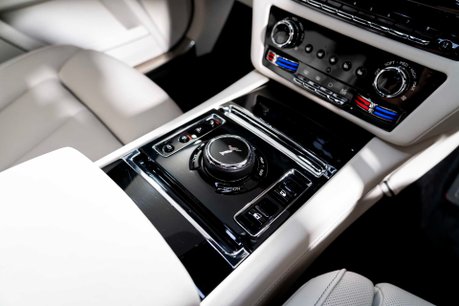 Rolls-Royce Ghost V12. FULL PPF. STARLIGHT. H, C & M SEATS. REAR ENTERTAINMENT. HUD. 51