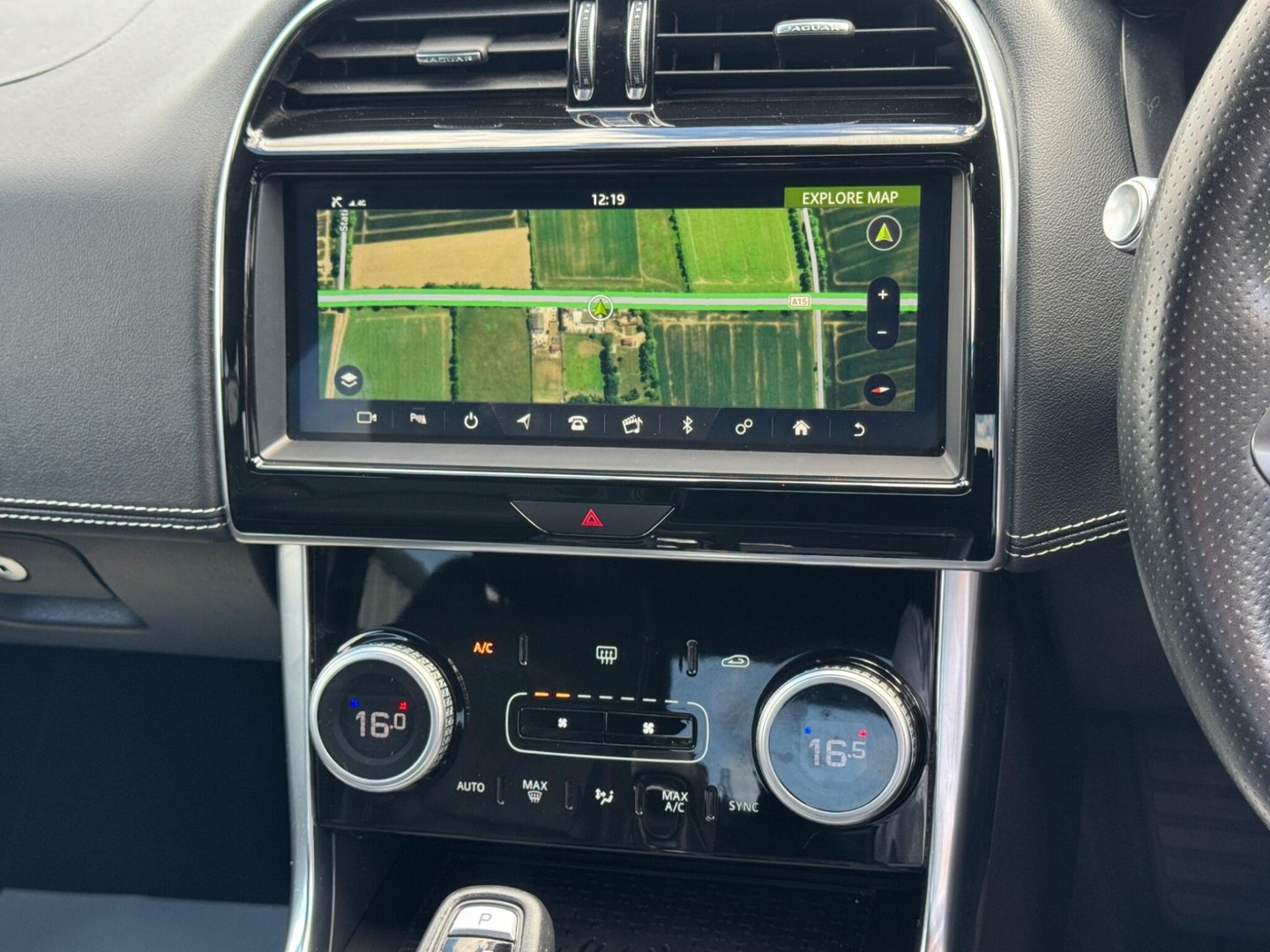2019 Jaguar XE — image 10