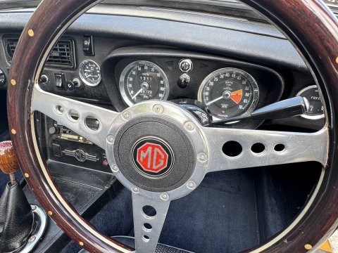 MG B ROADSTER 28