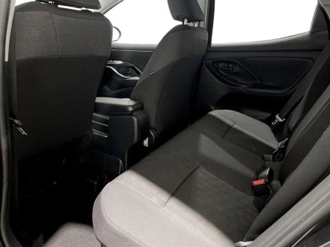 Toyota Yaris 1.5 VVT-h Design Hatchback 5dr Petrol Hybrid E-CVT Euro 6 (s/s) (116 ps) 19