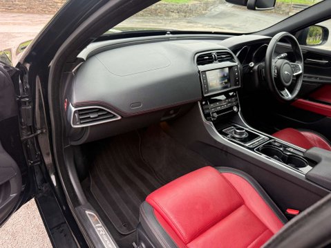 Jaguar XE 2.0 XE R-Sport D AWD Auto 4WD 4dr 10