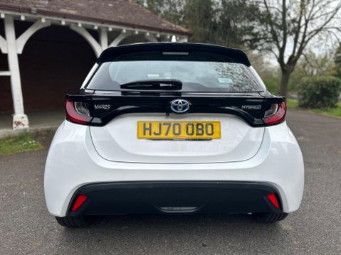 Toyota Yaris ICON FHEV 21