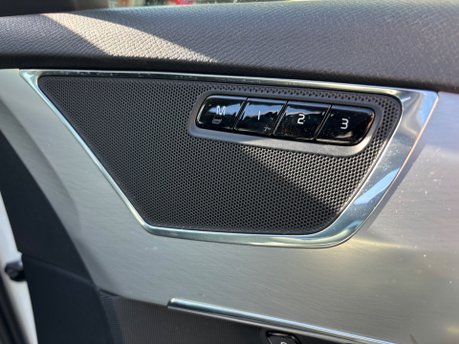 Volvo XC90 2.0 D5 Momentum SUV 5dr Diesel Geartronic 4WD Euro 6 (s/s) (225 ps) 29