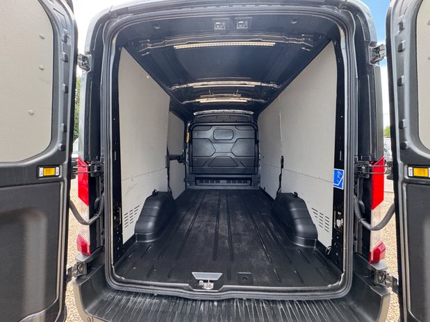 Ford Transit AUTO MWB [SOLD SM] L2H2 Medium Roof Limited 350 Air Con Alloys Sensors EURO 9