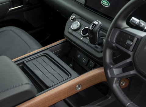 Land Rover Defender 110 X P400 23