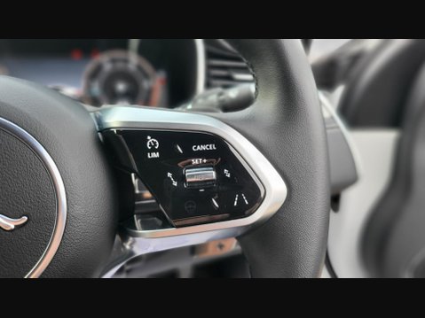 Jaguar XF R-DYNAMIC S 25