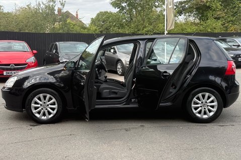 Volkswagen Golf BLUEMOTION MATCH TDI -DEMO +1 OWNER -19 SERVICES -£35 ROAD TAX -SUNROOF 19