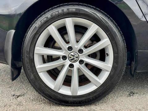 Volkswagen Passat 2.0 TDI BlueMotion Tech Executive Euro 5 (s/s) 5dr 21
