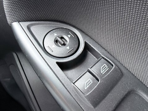 Ford Focus 1.0 ZETEC NAVIGATOR 18