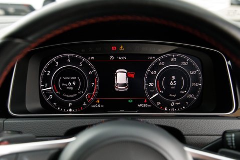 Volkswagen Golf GTI PERFORMANCE TSI DSG 16