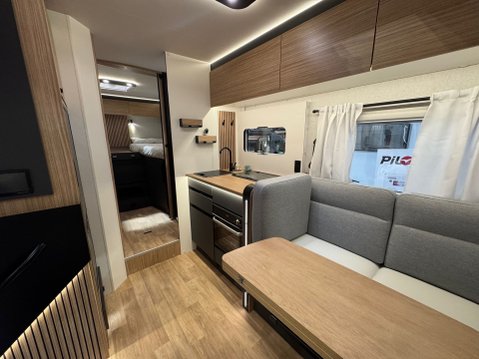 Pilote P740FGJ Evidence 2026 MODEL SHOW VAN 6