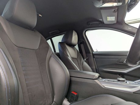 BMW 3 Series 2.0 320i M Sport Auto 4dr 31