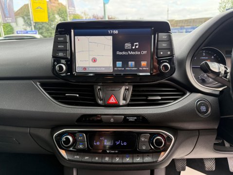 Hyundai i30 1.6 CRDi Blue Drive Premium Euro 6 (s/s) 5dr 26