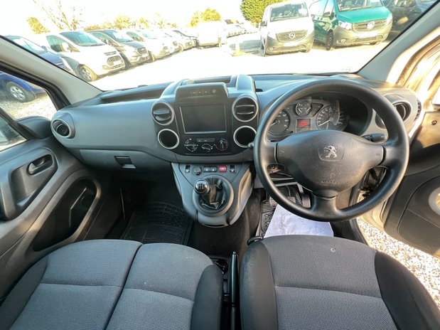 Peugeot Partner SWB L1H1 (SOLD) Low Roof Professional Air Con Nav Sensors EURO 6 NO VAT 25