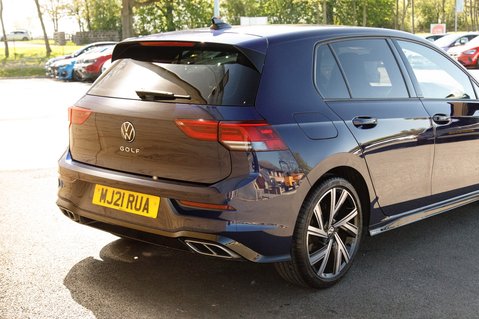 Volkswagen Golf R-LINE TSI 8