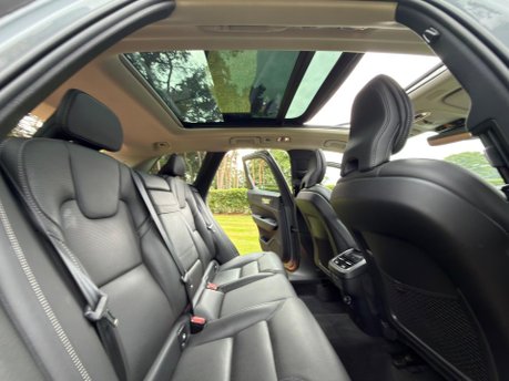 Volvo XC60 B4 INSCRIPTION AWD 13