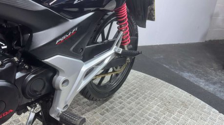 Honda CB GLR 125 2019 ONLY 10K NEW MOTSERVICED 125CC LEARNER BIKE CBF125 38