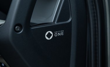 Land Rover Defender 110 OCTA EDITION ONE 34