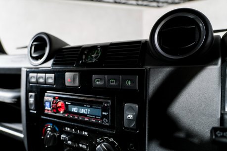 Land Rover Defender 90 TD XS STATION WAGON. TWISTED EDITION. TWISTED UPGRADES. HEATED SEATS. 27