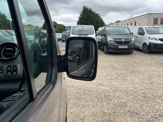 Renault Trafic LWB L2H1 Low Roof Sport LL30 Air Con Alloy Wheels EURO 6 NO VAT 17