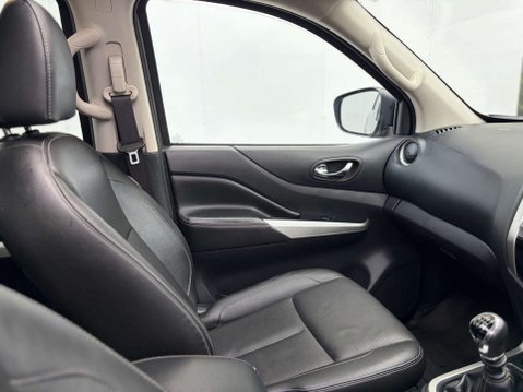 Nissan Navara 2.3 Navara Tekna dCi 4WD 5dr 17