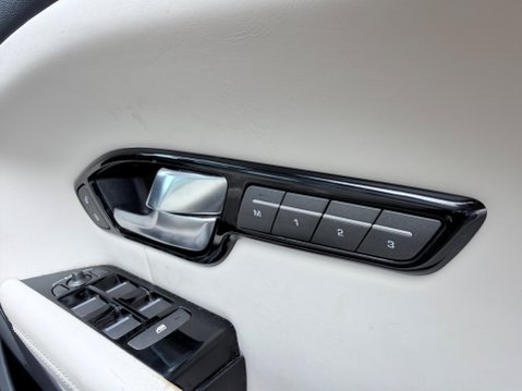 Land Rover Range Rover Evoque TD4 HSE DYNAMIC LUX 23