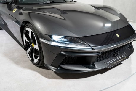 Ferrari 12Cilindri COUPE. HISTORIC PAINTWORK. PASSENGER DISPLAY. LIFT. PANO ROOF. CARBON INT. 44