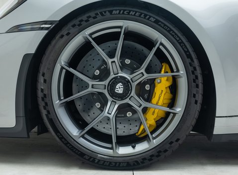 Porsche 911 GT3 TOURING (992) 32